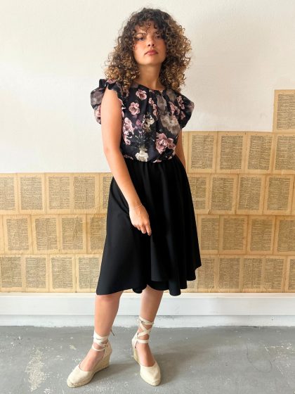 VESTIDO ROSAS PRETO