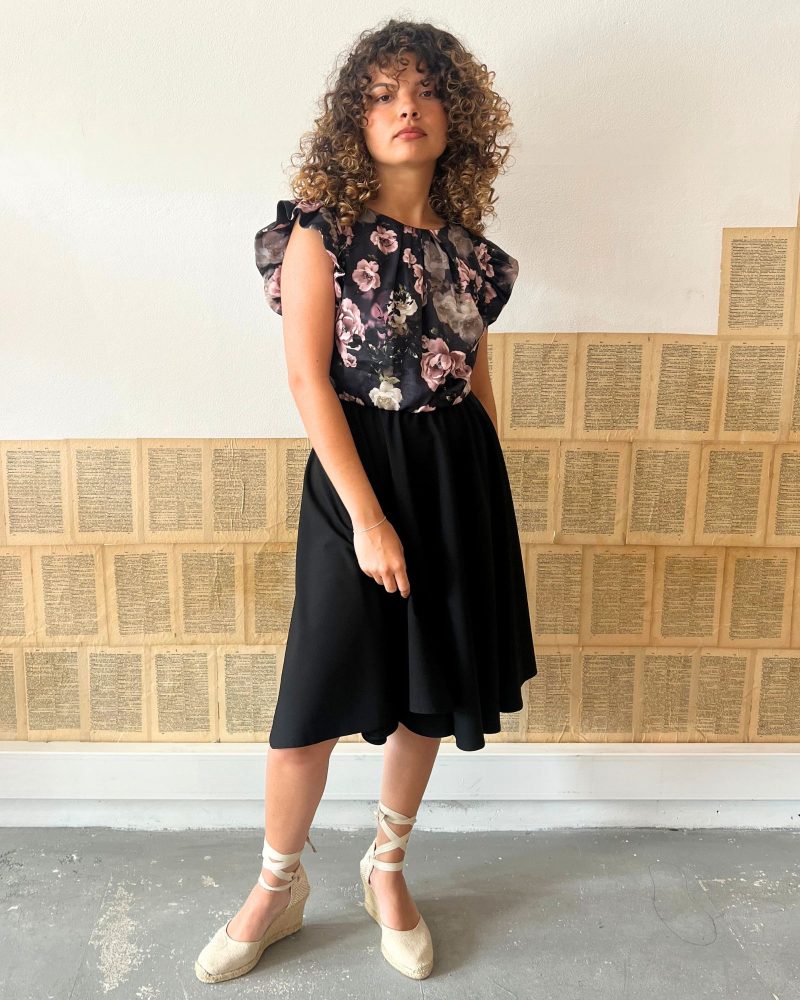 VESTIDO ROSAS PRETO