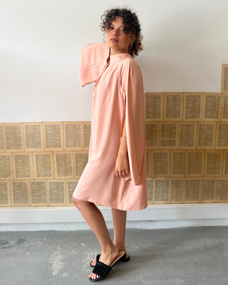 VESTIDO OVERSIZE NUDE - Image 2