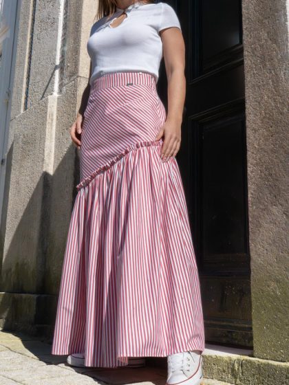 SAIA VERMELHA RISCAS